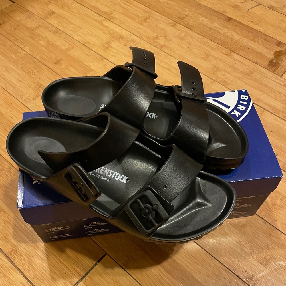 Womens black Arizona essential Birkenstock’s 7